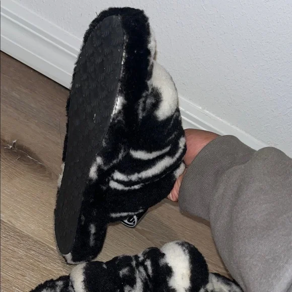 UGG Women's Black and Cream Plush Slippers - Picture 5 of 5